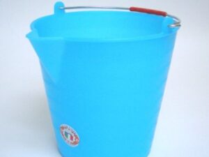 Bucket with spout 12 l